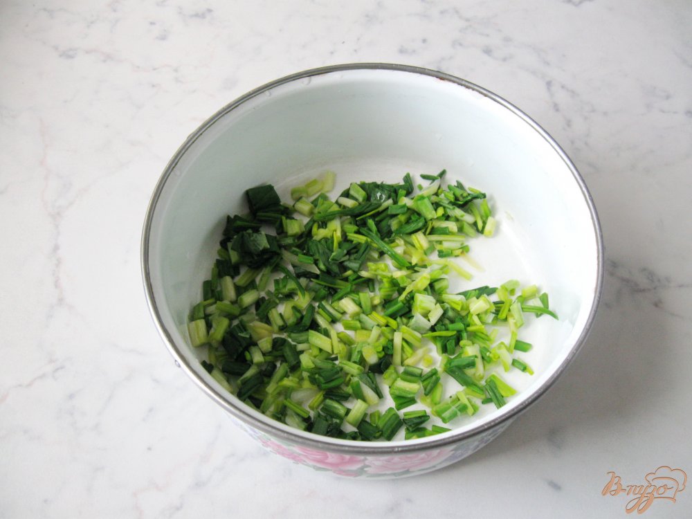 Салат с курицей, маринованными грибами и черемшой Салат с курицей, маринованными грибами и черемшой