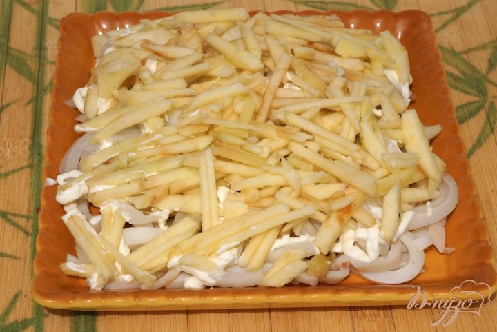 Слоеный салат с кальмаром Слоеный салат с кальмаром