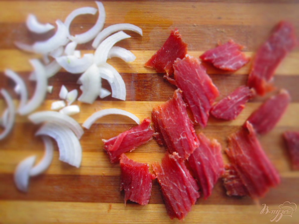 Салат с вяленым мясом и яйцом Салат с вяленым мясом и яйцом