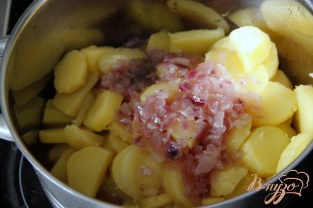 Немецкий картофельный салат с маринованными огурцами Немецкий картофельный салат с маринованными огурцами