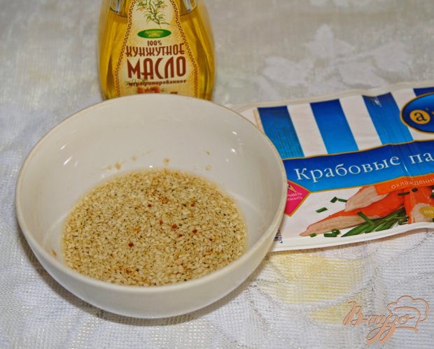 Салат из крабовых палочек с зеленой редькой Салат из крабовых палочек с зеленой редькой