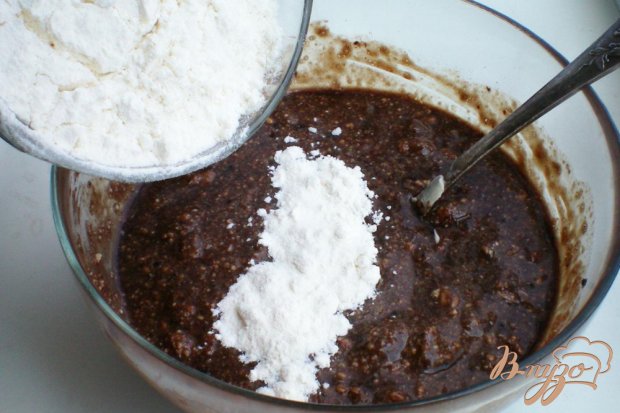 Творожное пирожное с кэробом и клубникой Творожное пирожное с кэробом и клубникой