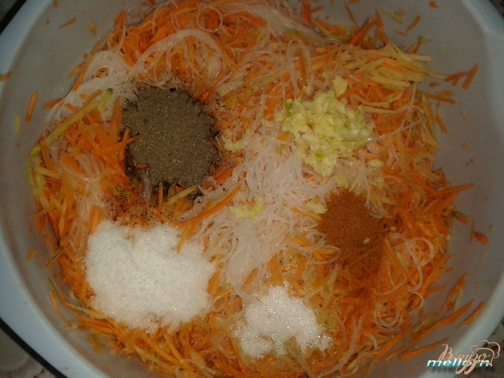 Салат из фунчозы, зеленой редьки и моркови Салат из фунчозы, зеленой редьки и моркови
