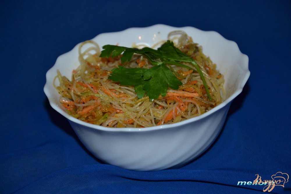 Салат из фунчозы, зеленой редьки и моркови Салат из фунчозы, зеленой редьки и моркови