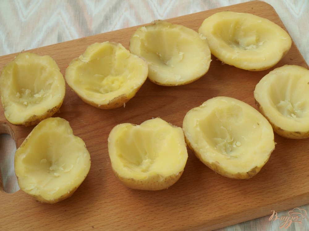 Половинки картофеля запечённые с сыром Половинки картофеля запечённые с сыром