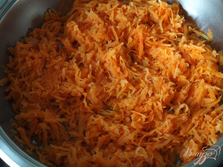 Салат с курицей, морковью и черносливом Салат с курицей, морковью и черносливом