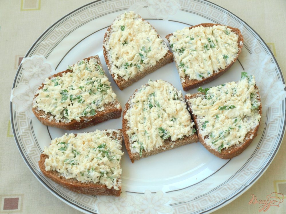 Бутерброды с сёмгой и сыром фета Бутерброды с сёмгой и сыром фета
