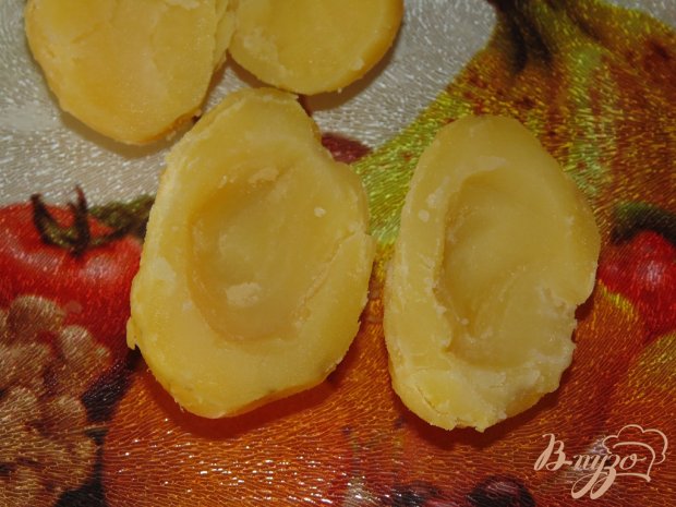 Картофель фаршированный яйцами с сыром Картофель фаршированный яйцами с сыром