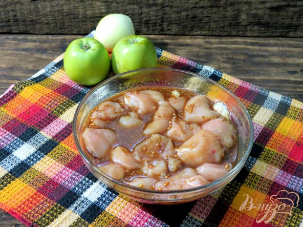 Шашлык из куриного филе с яблоками Шашлык из куриного филе с яблоками