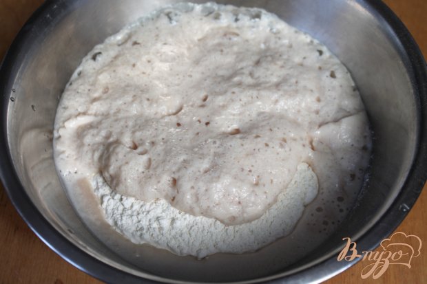 Дрожжевые булочки с изюмом Дрожжевые булочки с изюмом