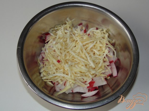 Салат с куриными желудками и редисом Салат с куриными желудками и редисом