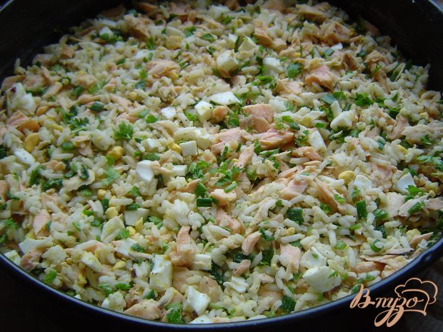 Пирог с красной рыбой, рисом и зеленью Пирог с красной рыбой, рисом и зеленью