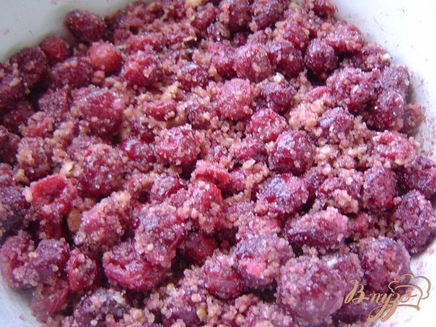 Кольцевой пирог с вишней и орехами Кольцевой пирог с вишней и орехами