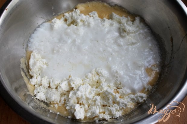 Манник с творогом и черным изюмом Манник с творогом и черным изюмом