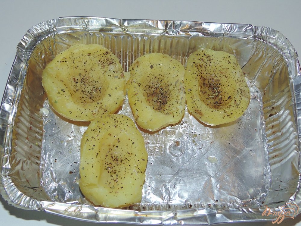 Картофель фаршированный ветчиной с сыром и зеленью Картофель фаршированный ветчиной с сыром и зеленью