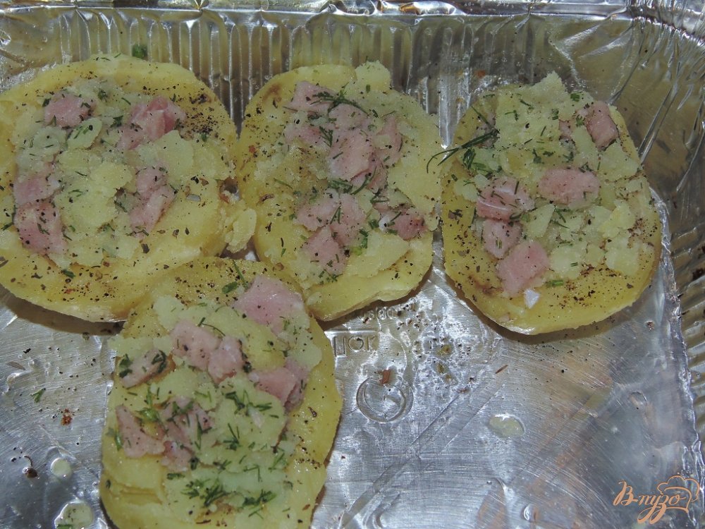 Картофель фаршированный ветчиной с сыром и зеленью Картофель фаршированный ветчиной с сыром и зеленью