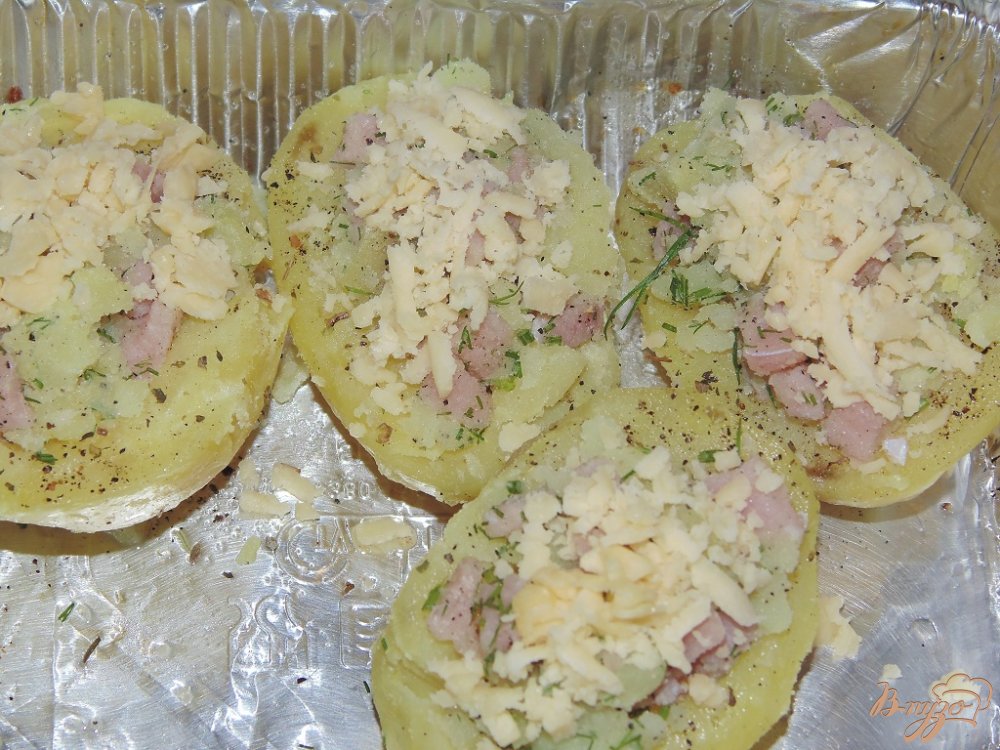 Картофель фаршированный ветчиной с сыром и зеленью Картофель фаршированный ветчиной с сыром и зеленью