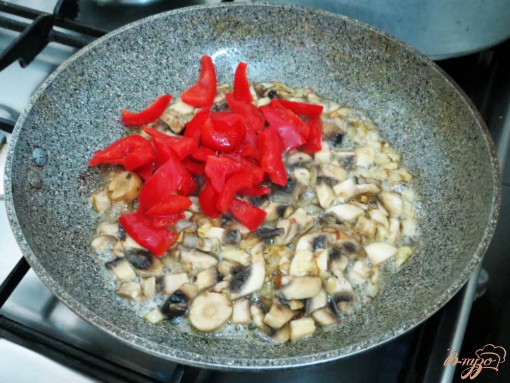 Тёплый салат с фасолью и грибами Тёплый салат с фасолью и грибами