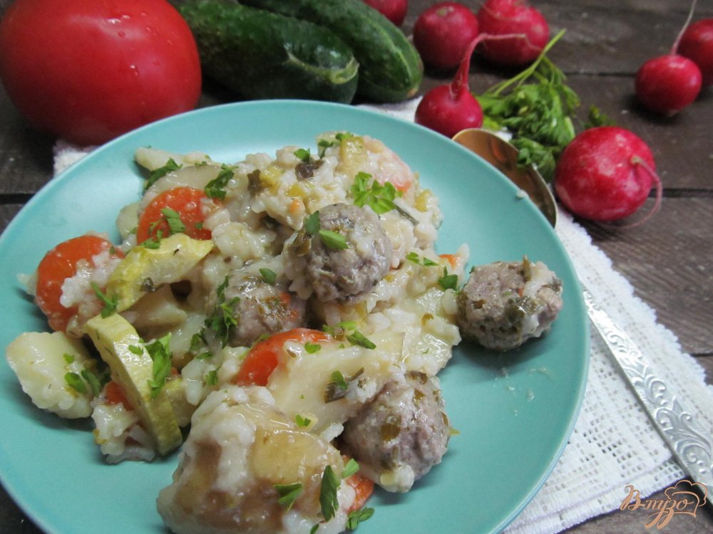 Рисовая каша с овощами и фрикадельками в мультиварке Рисовая каша с овощами и фрикадельками в мультиварке