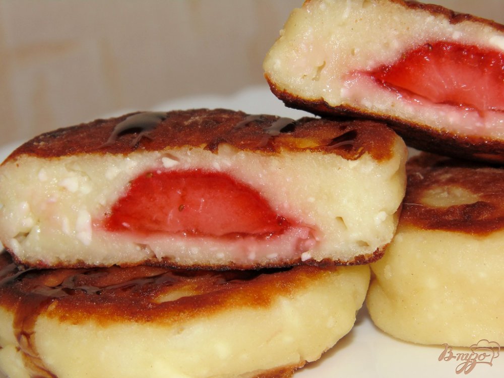 Сырники со свежей клубникой Сырники со свежей клубникой