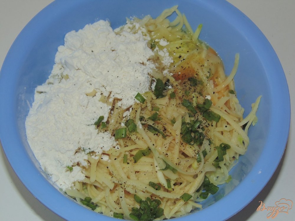 Картофельные драники с кабачком и зеленым луком Картофельные драники с кабачком и зеленым луком