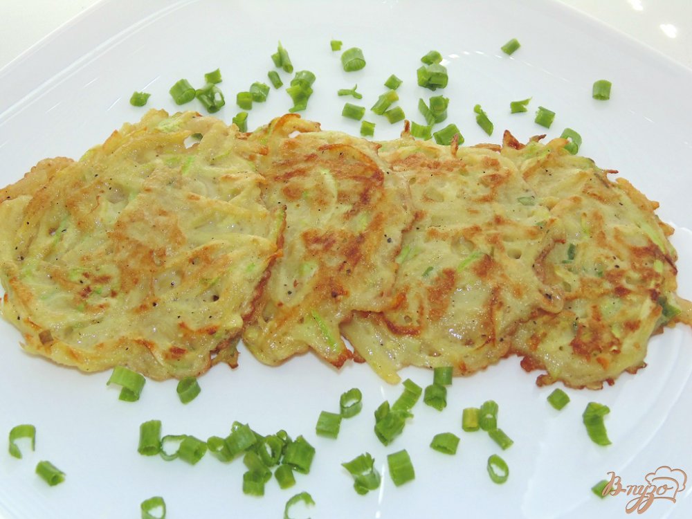 Картофельные драники с кабачком и зеленым луком Картофельные драники с кабачком и зеленым луком