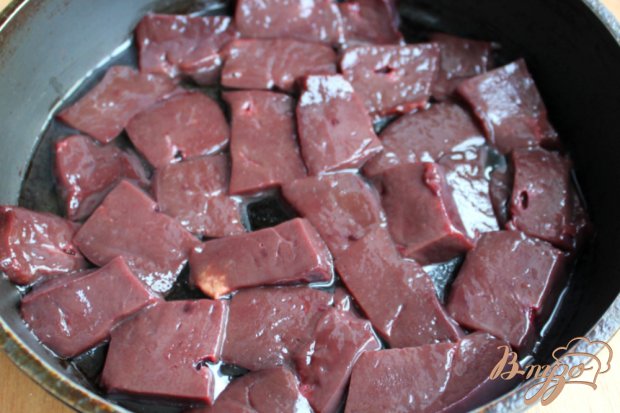 Говяжья печень с овощами и шпинатом Говяжья печень с овощами и шпинатом