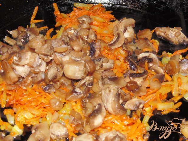 Заливной пирог с шампиньонами, луком и морковью Заливной пирог с шампиньонами, луком и морковью