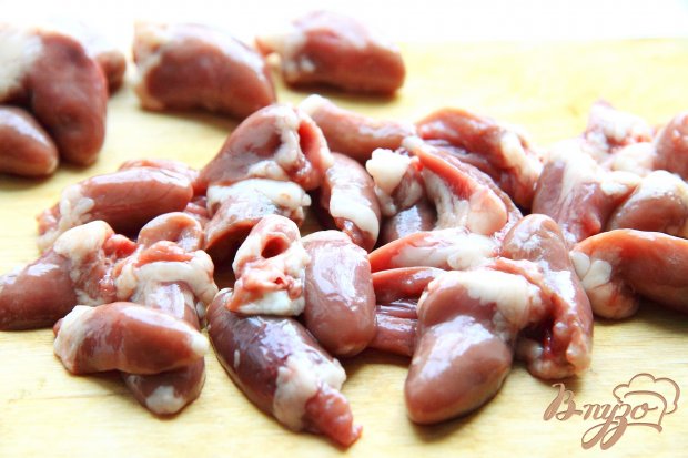 Куриные сердечки и печень в сметане в мультиварке Куриные сердечки и печень в сметане в мультиварке