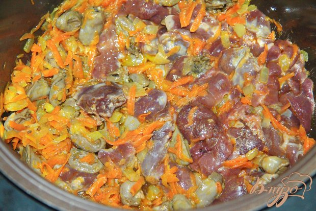 Куриные сердечки и печень в сметане в мультиварке Куриные сердечки и печень в сметане в мультиварке