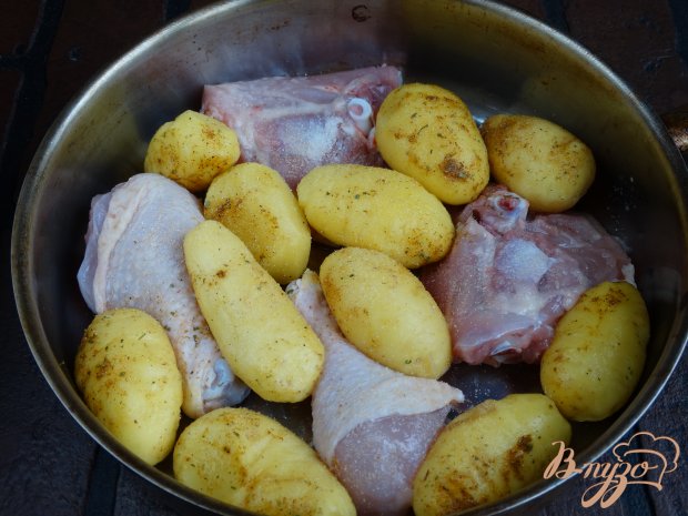 Молодой картофель запеченный с курицей Молодой картофель запеченный с курицей
