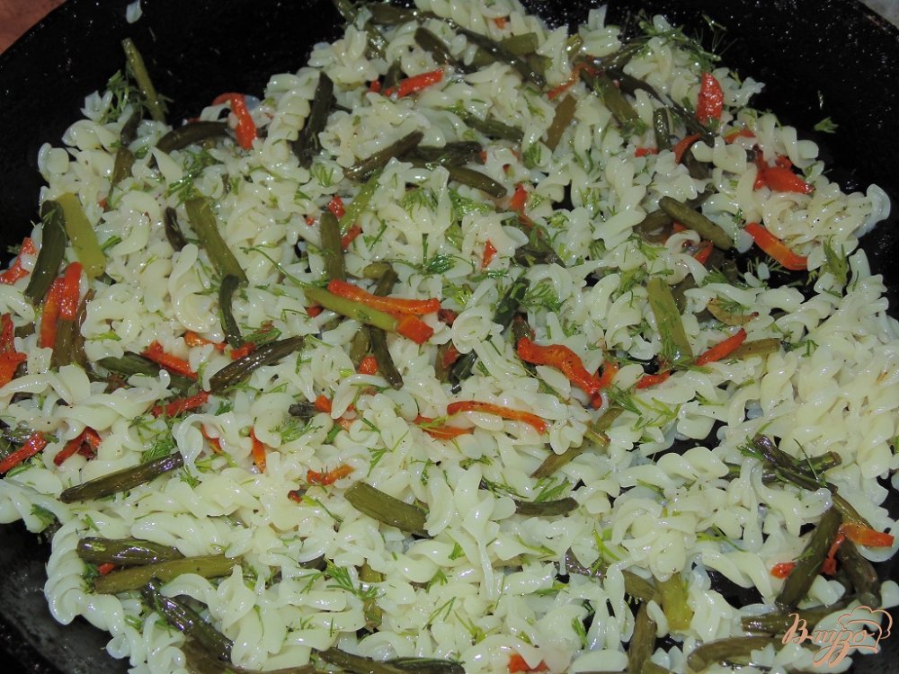 Макароны со стрелками чеснока и морковью Макароны со стрелками чеснока и морковью