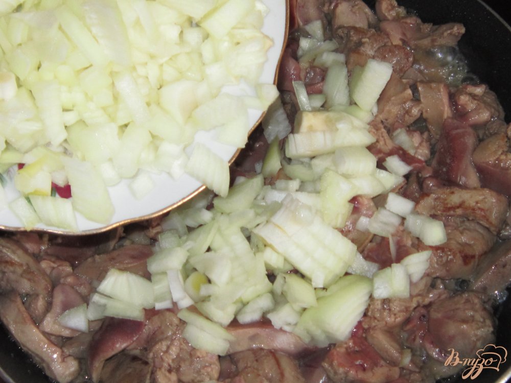 Куриная печень тушенная в сливках Куриная печень тушенная в сливках