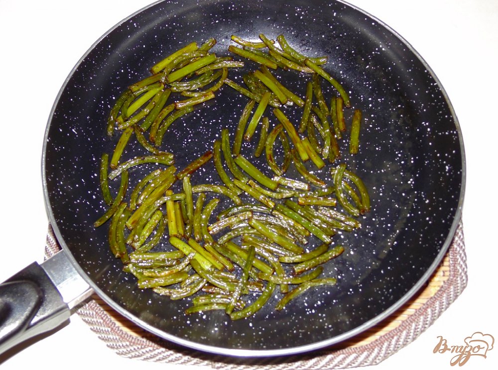 Молодой картофель с укропом и чесночными стрелками Молодой картофель с укропом и чесночными стрелками