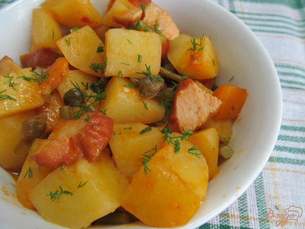 Тушеный картофель с копченой курицей Тушеный картофель с копченой курицей