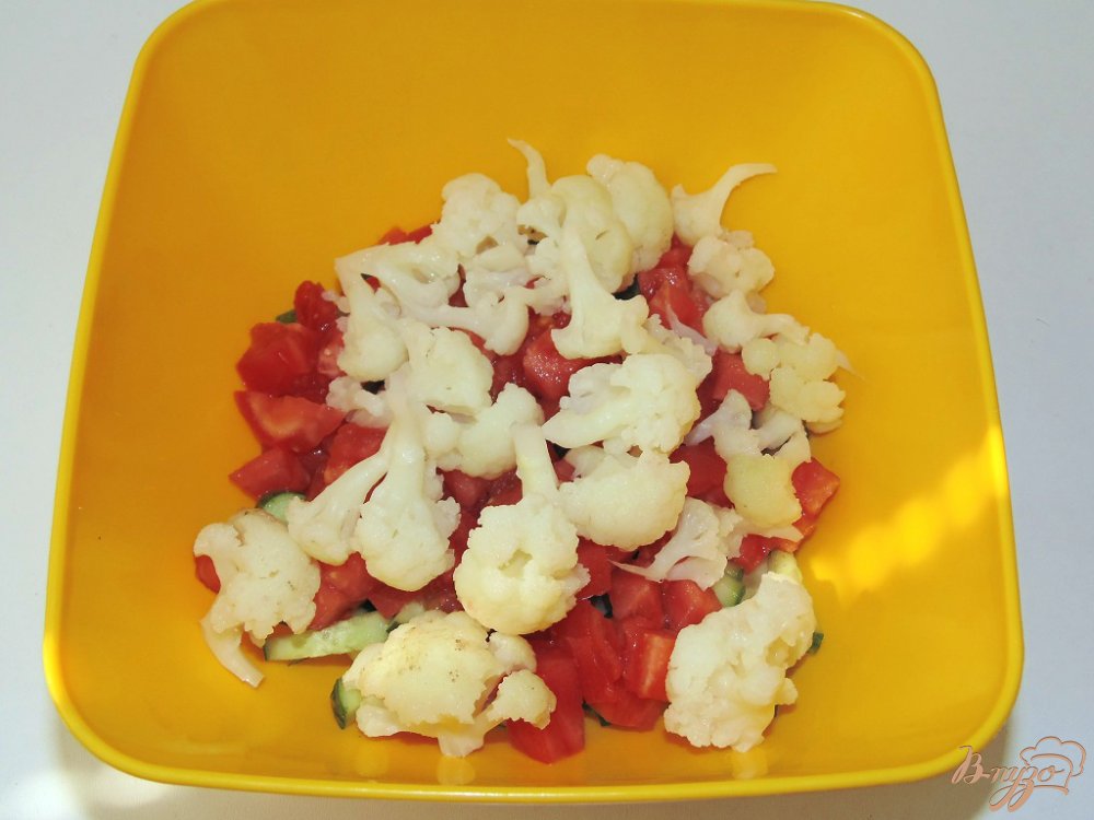 Салат с цветной капустой, мангольдом и помидорами Салат с цветной капустой, мангольдом и помидорами