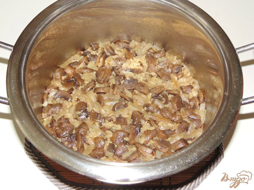 Бурый рис с шампиньонами Бурый рис с шампиньонами