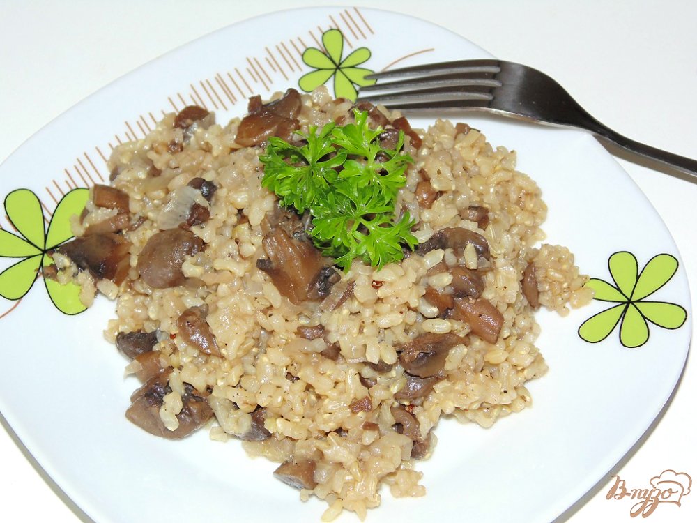 Бурый рис с шампиньонами Бурый рис с шампиньонами