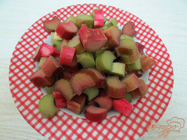 Компот из ревеня, клубники и корицы Компот из ревеня, клубники и корицы