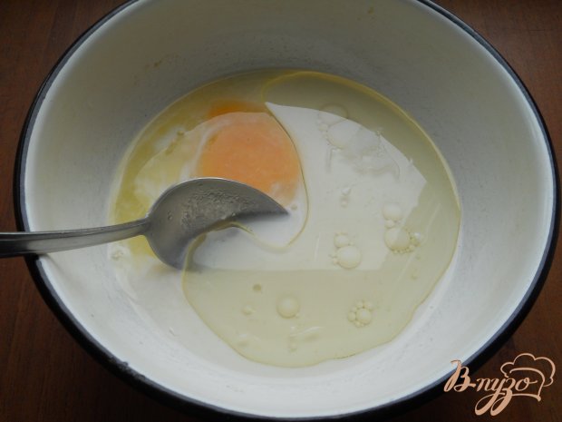 Дрожжевые булочки с маком и курагой в сметанной заливке Дрожжевые булочки с маком и курагой в сметанной заливке