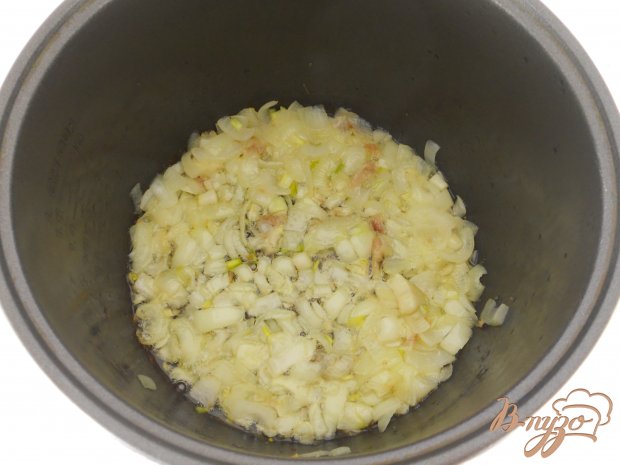 Курица с грибами в сметанно-луковом соусе в мультиварке Курица с грибами в сметанно-луковом соусе в мультиварке