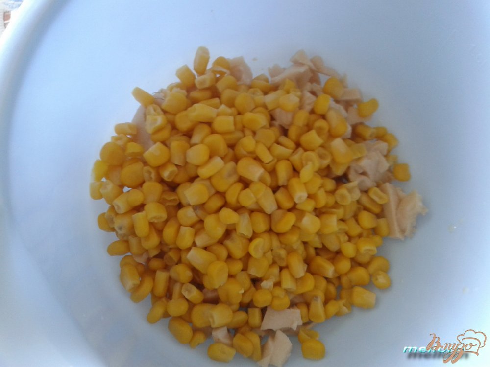 Салат с кальмарами, морковью по-корейски и сыром Салат с кальмарами, морковью по-корейски и сыром
