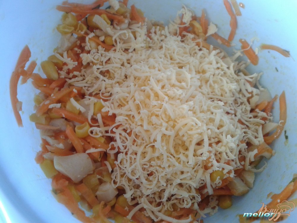 Салат с кальмарами, морковью по-корейски и сыром Салат с кальмарами, морковью по-корейски и сыром