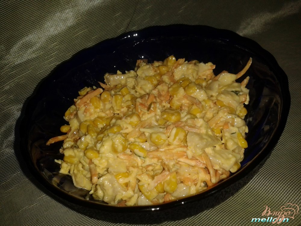 Салат с кальмарами, морковью по-корейски и сыром Салат с кальмарами, морковью по-корейски и сыром