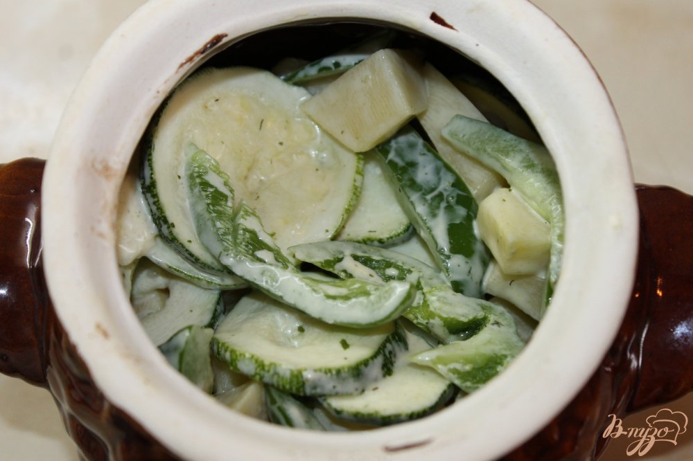 Запеченный картофель в горшочке из кабачком и фрикадельками Запеченный картофель в горшочке из кабачком и фрикадельками