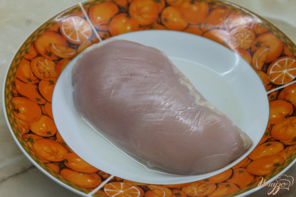 Куриная отбивная в сырном кляре из помидорами и моцареллой Куриная отбивная в сырном кляре из помидорами и моцареллой