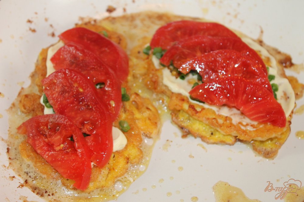 Куриная отбивная в сырном кляре из помидорами и моцареллой Куриная отбивная в сырном кляре из помидорами и моцареллой