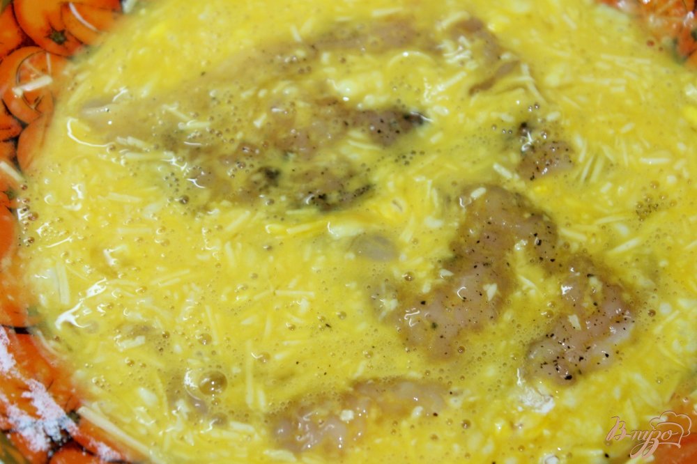 Куриная отбивная в сырном кляре из помидорами и моцареллой Куриная отбивная в сырном кляре из помидорами и моцареллой