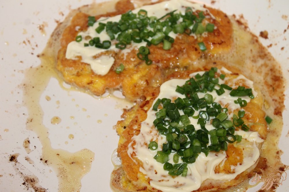 Куриная отбивная в сырном кляре из помидорами и моцареллой Куриная отбивная в сырном кляре из помидорами и моцареллой