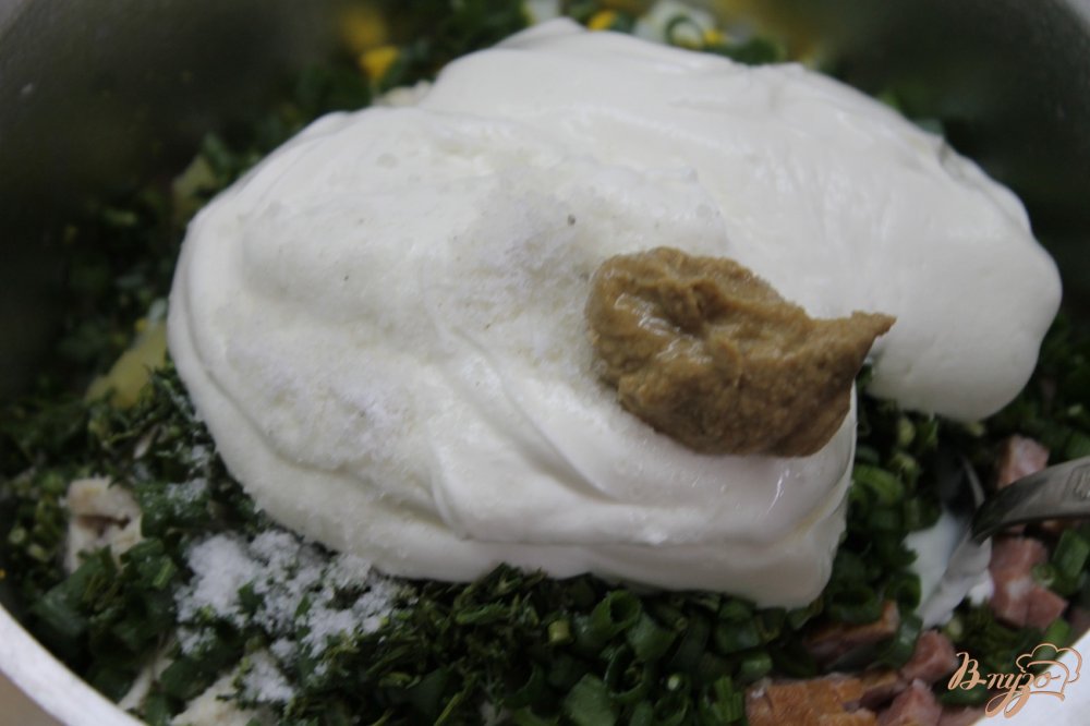 Окрошка на курином бульоне из куриным филе и копченой колбасой Окрошка на курином бульоне из куриным филе и копченой колбасой